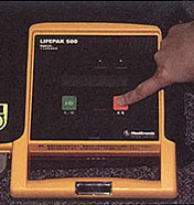 Photo pressing the LIFEPAK500 energized button