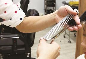 How a barber cuts his hair